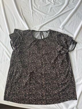 Adrianna Papell Black and Cream Printed Flutter Sleeve Blouse